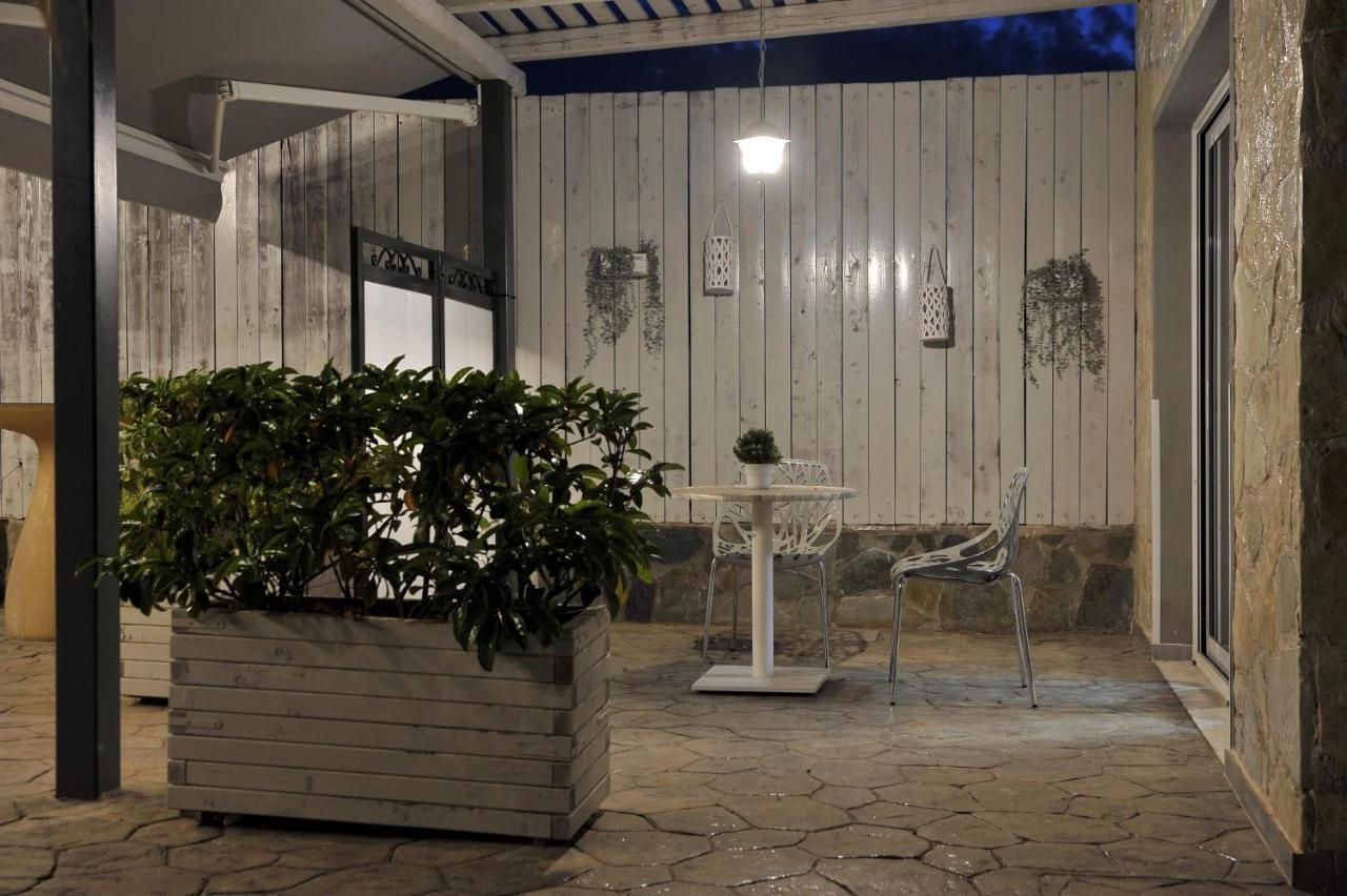Alekos Luxury Suites Free 24H Transportation From - To Airport Ártemida Kültér fotó